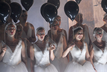 Ein Traumspiel - Deutsches Theater im Berghain - Fotos: Stefan Otto
Ein Traumspiel - Deutsches Theater im Berghain - Fotos: Stefan Otto