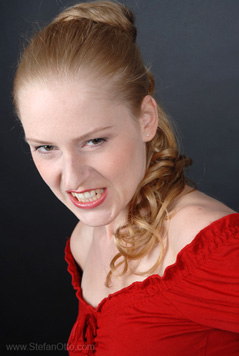 Dana Hoffmann (Sopran) - Portrait - Fotos: Stefan Otto
Dana Hoffmann (Sopran) - Portrait - Fotos: Stefan Otto